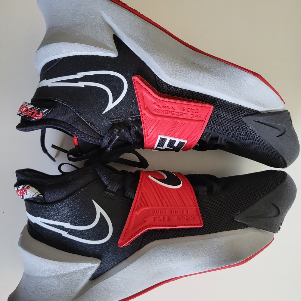 Nike Future Court 3